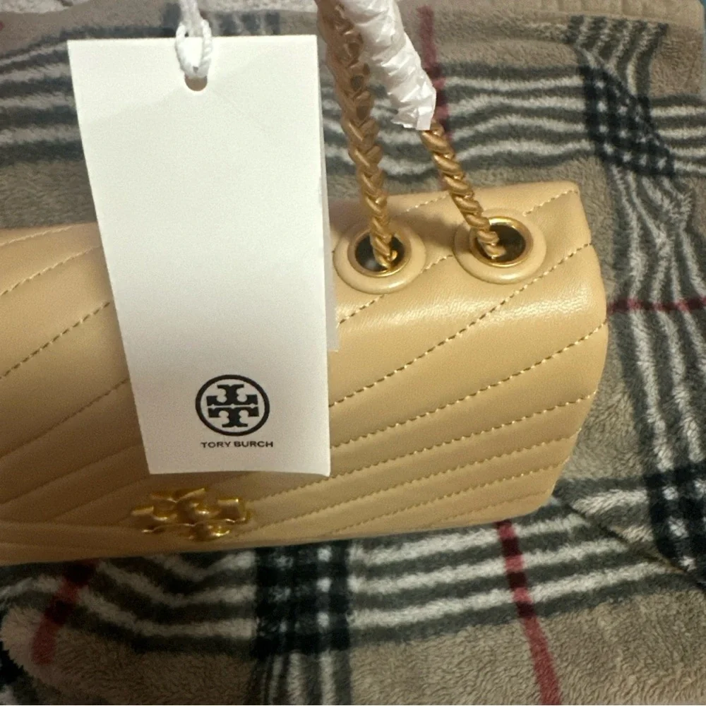 Tory Burch in the color desert dune 
Style Kira chevron convertible shoulder bag - Picture 5 of 12